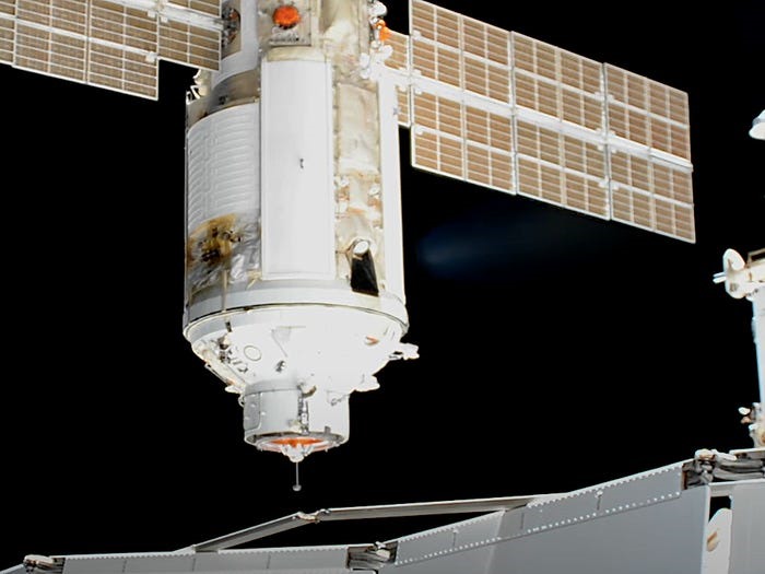 Module trạm vũ trụ Nauka của Nga đang lắp vào cổng nối trên Trạm Vũ trụ Quốc tế ngày 29.7. Ảnh: NASA