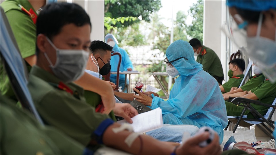 Trung uý Nguyễn Thanh Thái, Phó Bí thư Đoàn Thanh niên CA TP.Cần Thơ cho biết, trong năm 2021, Công an thành phố Cần Thơ đã tổ chức 3 đợt hiến máu tình nguyện, với tổng số lượng máu thu được là 279 đơn vị máu.
