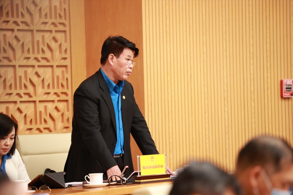 Ông Đỗ Nga Việt - Chủ tịch Công đoàn Giao thông Vận tải Việt Nam phát biểu tại Hội nghị. Ảnh: Hải Nguyễn