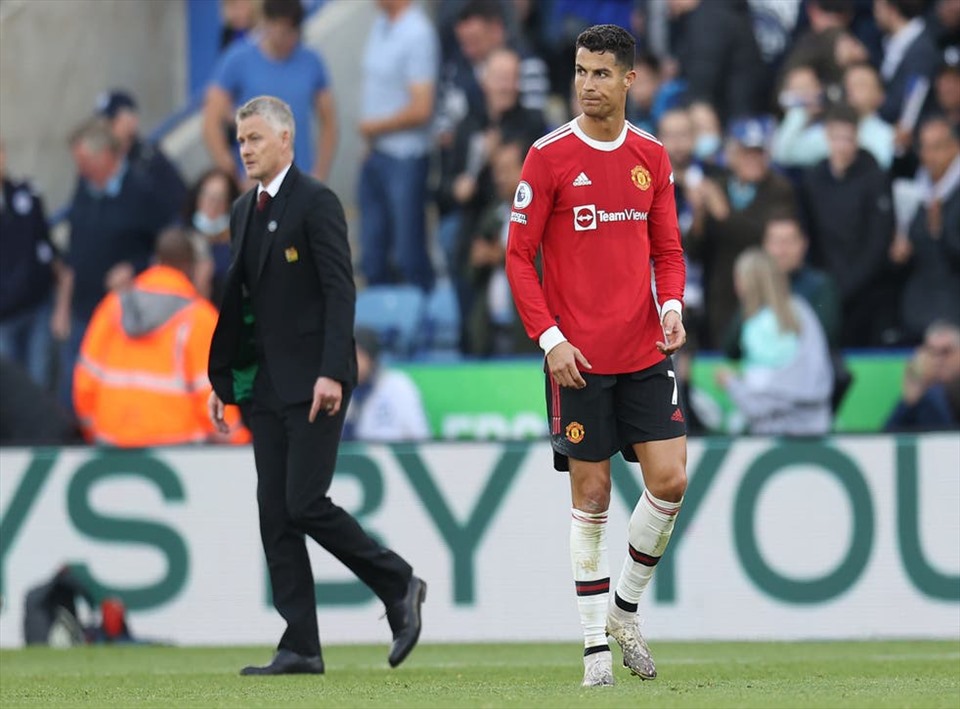 Cristiano Ronaldo cũng bất lực và ngày càng thất vọng với Solskjaer. Ảnh: Independent