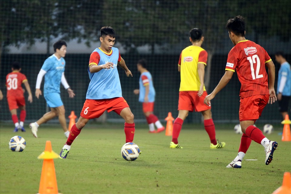 Các cầu thủ nỗ lực với hy vọng có tên trong danh sách rút gọn tham dự vòng loại U23 Châu Á 2023. Ảnh: VFF