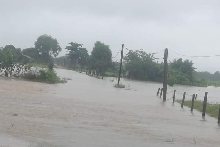 Đến sáng ngày 17.10 vẫn còn nhiều khu vực ở tỉnh Đắk Lắk ngập sâu trong nước lũ. Ảnh: T.X