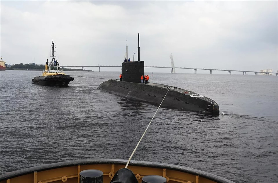 Tàu ngầm Nga thuộc dự án 636 Magadan ở St.Petersburg. Ảnh: BQP Nga/Sputnik