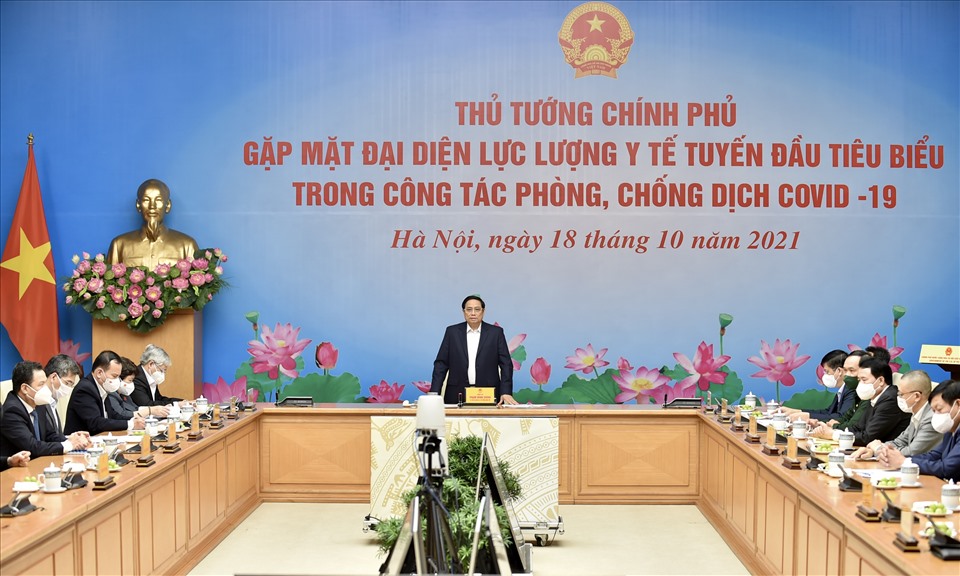 Thủ tướng Phạm Minh Chính cho biết, đất nước ta đã trải qua 4 đợt dịch, trong đó đợt dịch thứ 4 đang từng bước được kiểm soát - Ảnh: Nhật Bắc