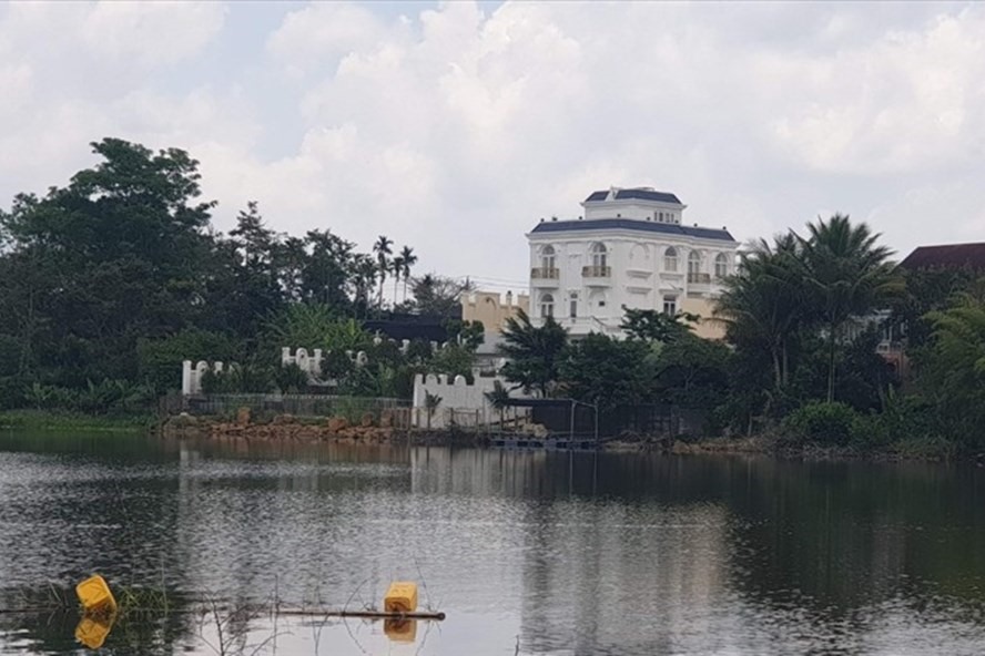 Biệt thự “khủng” xây dựng trái phép ở TP Bảo Lộc vừa được tháo dỡ. Ảnh: T.T
