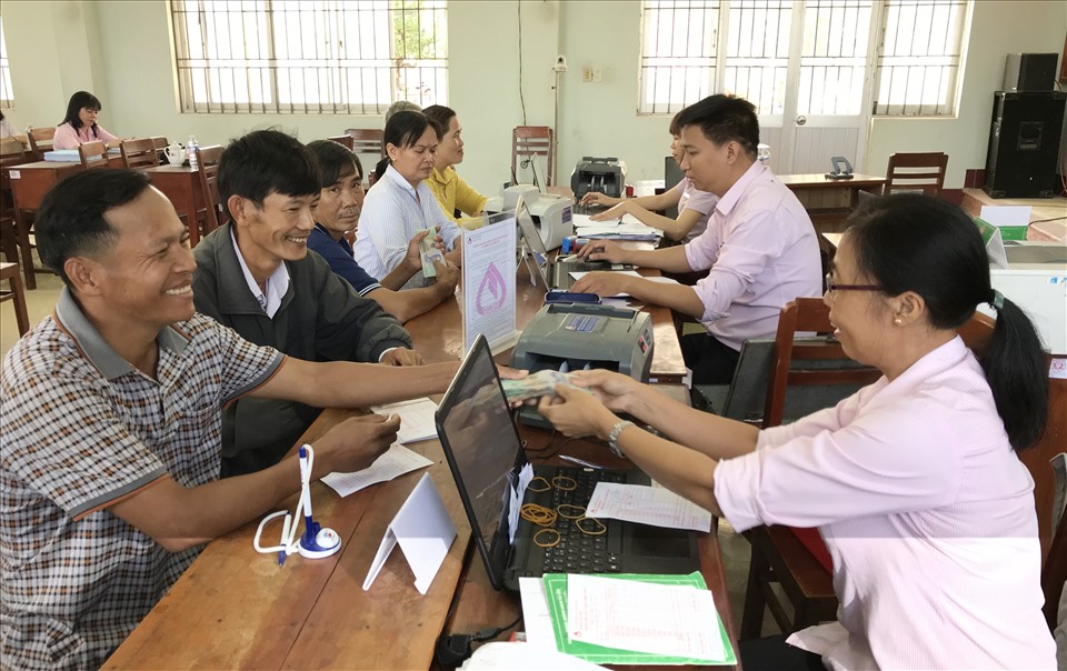 Hệ thống Điểm giao dịch tại xã của chi nhánh NHCSXH tỉnh Bình Định luôn đáp ứng nhu cầu vay vốn của người nghèo. (Ảnh thực hiện trước 27/4/2021).