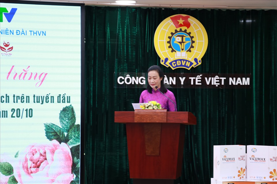 PGS.TS Phạm Thị Thanh Bình – Chủ tịch Công đoàn Y tế Việt Nam - phát biểu tại buổi toạ đàm. Ảnh: Xuân Bách