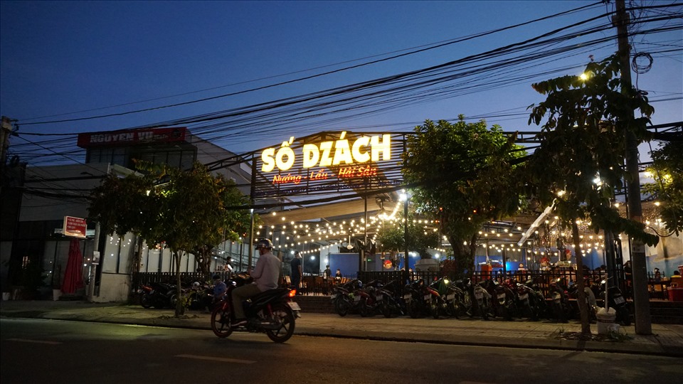 Ghi nhận tại khu vực Hồ Bún Xáng (phường An Khánh, quận Ninh Kiều), các quán nhậu đã mở cửa trở lại, đón khách.
