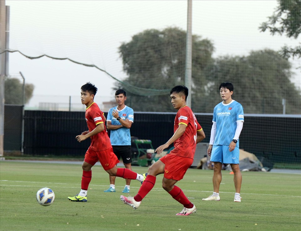 Trong ngày hôm nay (20.10), huấn luyện viên Park Hang-seo sẽ chốt danh sách rút gọn U23 Việt Nam với 23 cầu thủ. Sau đó, toàn đội sẽ lên đường sang Kyrgyzstan vào tối cùng ngày để chuẩn bị cho vòng loại U23 Châu Á 2022. Ảnh: VFF