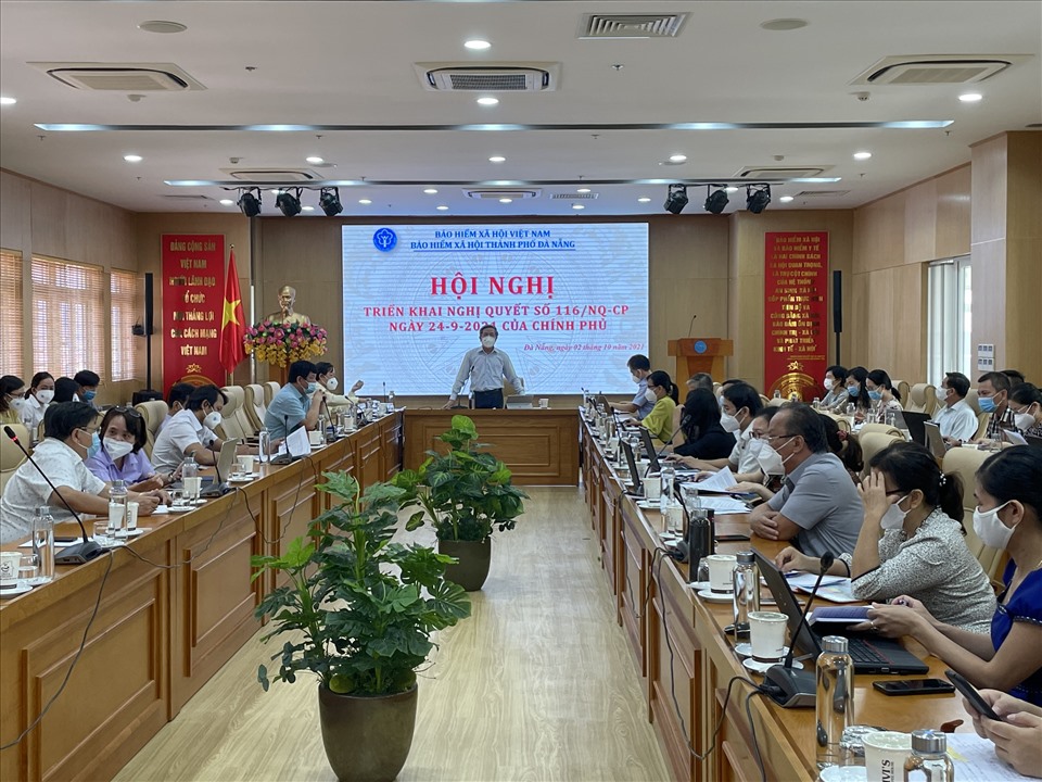 BHXH Đà Nẵng tổ chức Hội nghị triển khai Nghị quyết số 116 hỗ trợ NLĐ và NSDLĐ bị ảnh hưởng bởi đại dịch COVID-19 từ Quỹ BHTN. Ảnh: KO