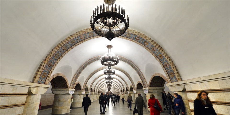 Nhà ga Arsenalna ở Kyiv, Ukraine nằm ở sâu hơn 105 m so với mặt đất. Ảnh: AFP