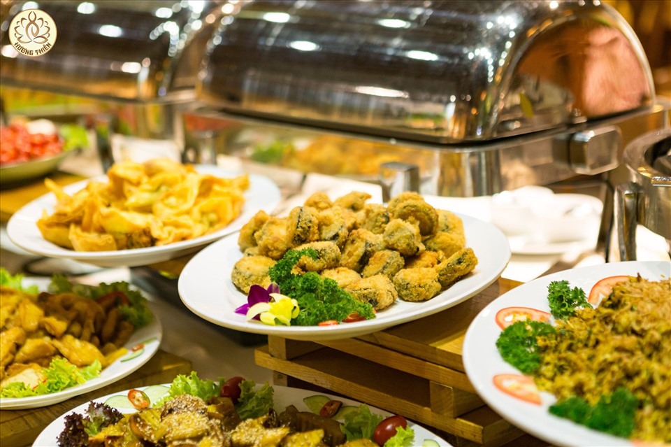 Buffet chay được phục vụ tại nhà hàng. Ảnh: Buffet Chay Hương Thiền.