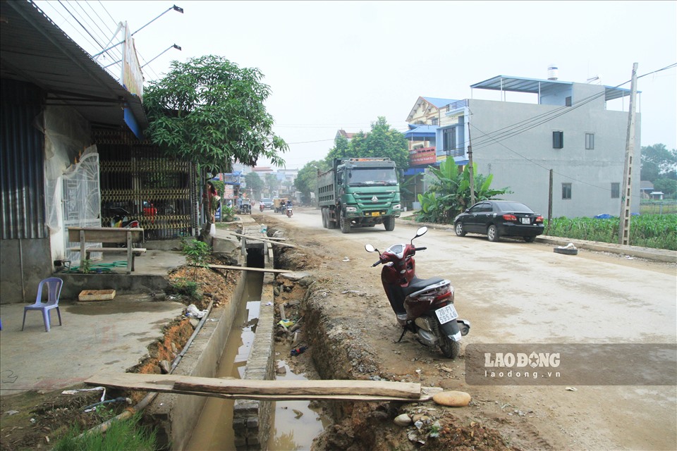 Những bất cập trên được PV trao đổi với Ban quản lý dự án xây dựng các công trình giao thông tỉnh Thái Nguyên, tuy nhiên đại diện Ban này cho biết, đơn vị chưa hề ghi nhận những vấn đề nêu trên. Ảnh: Phong Quang