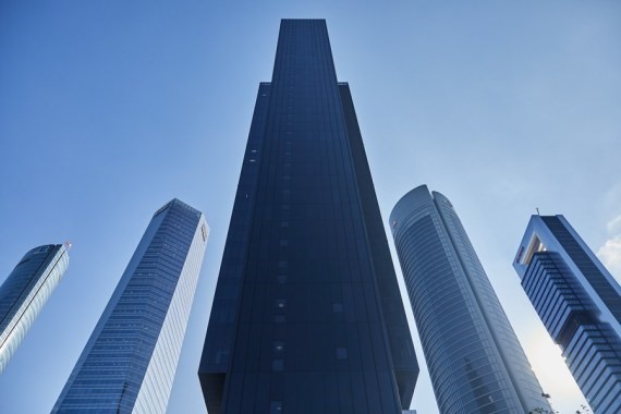 Tháp IE (ở giữa). Đây là tòa nhà cao 180m và có 35 tầng. Ảnh: Tân Hoa Xã