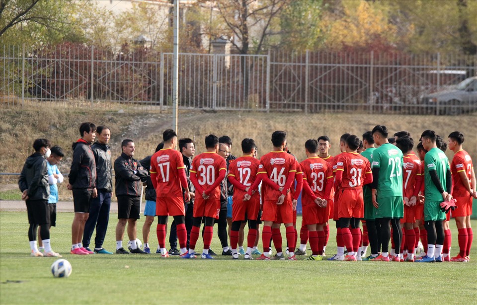U23 Việt Nam có buổi tập đầu tiên trên đất Kyrgyzstan để chuẩn bị cho các lượt trận tại bảng I vòng loại U23 Châu Á 2022. Ảnh: VFF