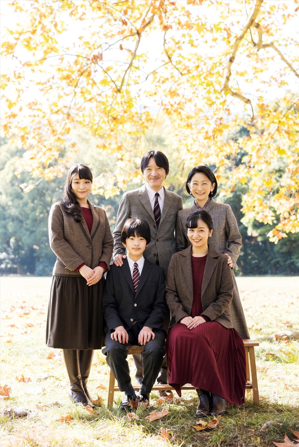 Công chúa Mako (ngoài cùng bên trái) là con gái lớn của Thái tử Akishino. Ảnh: AFP