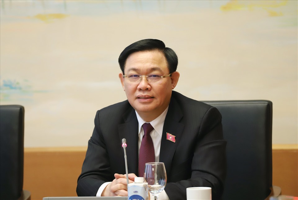 Chủ tịch Quốc hội Vương Đình Huệ phát biểu tại buổi thảo luận. Ảnh: Phạm Đông