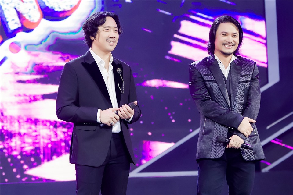 Trấn Thành và Hoàng Nhật Nam cùng góp giọng trong “Ca sĩ thần tượng“. Ảnh: NSX