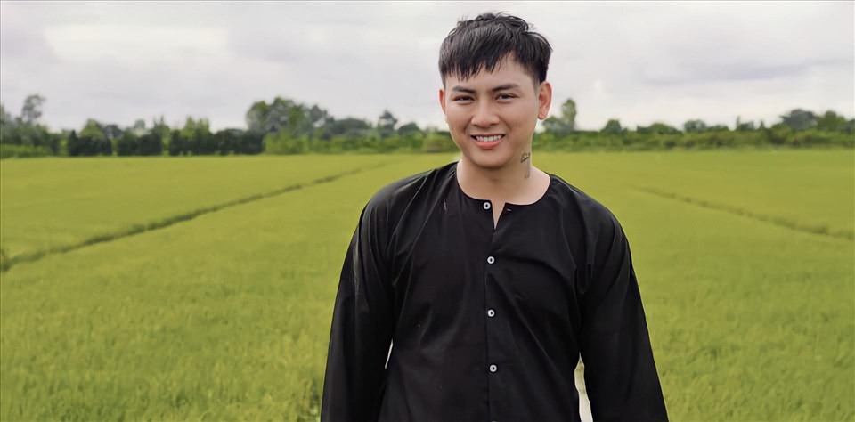Hoài Lâm trở lại showbiz với MV “Người mới”. Ảnh: NVCC
