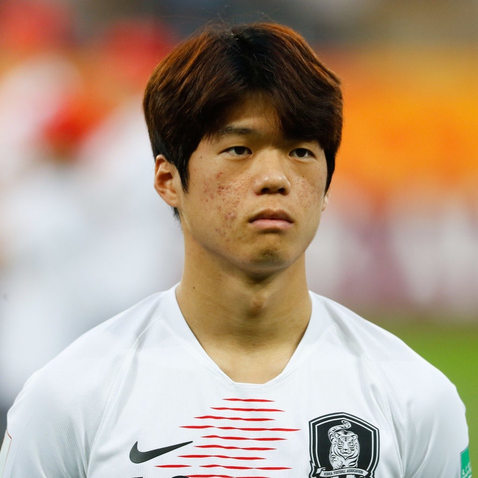 Choi Jun từng tham dự U19 World Cup, đang là hậu vệ phải số 1 của U23 Hàn Quốc. Trong màu áo Busan IPark ở K.League 2, anh cũng là trụ cột vô cùng quan trọng.