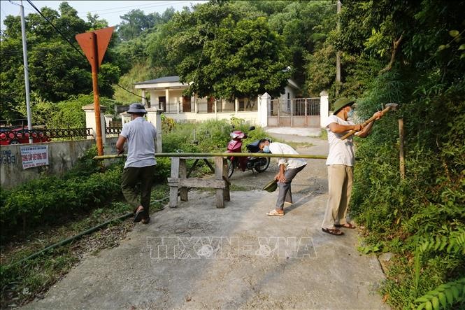 Trong trường hợp không tự thỏa thuận được về lối đi chung thì hộ dân có quyền nộp đơn ra ủy ban nhân dân xã yêu cầu giải quyết. Ảnh: TTXVN