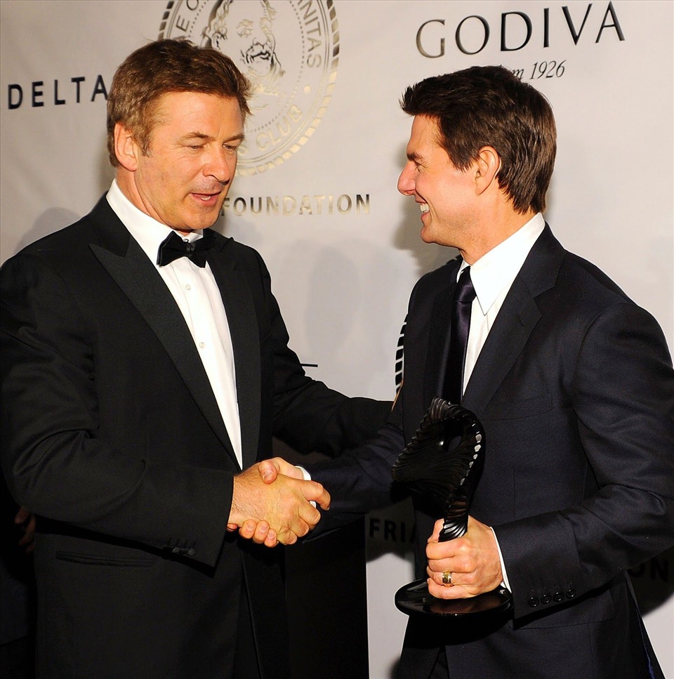 Alec Baldwin có mối quan hệ thân thiết với tài tử Tom Cruise. Ảnh: Getty.