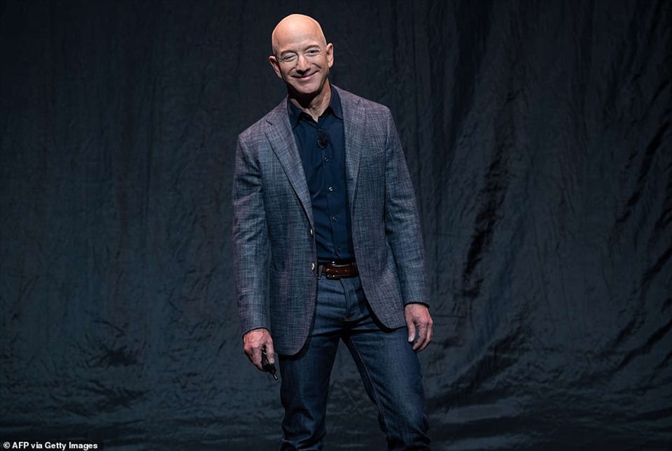 Jeff Bezos có tổng tài sản ròng là 197 tỉ USD. Ảnh: AFP