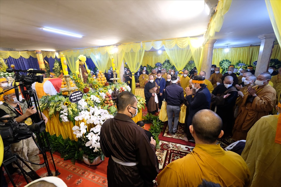 Trước đó, Hòa thượng Thích Thiện Nhơn, Chủ tịch Hội đồng Trị sự vừa ký phổ biến thông bạch đặc biệt về việc tổ chức tang lễ Đức Pháp chủ Giáo hội Phật giáo Việt Nam Hòa thượng Thích Phổ Tuệ.