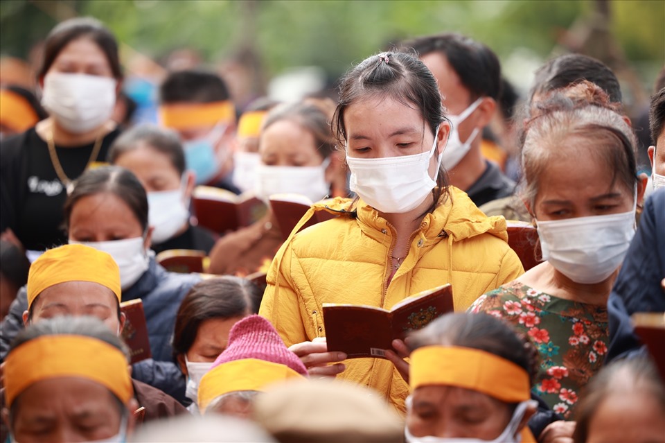 Phật tử, người dân trên khắp mọi miền trong và ngoài nước được bày tỏ lòng tiếc thương, thành kính tới Đại lão hòa thượng.