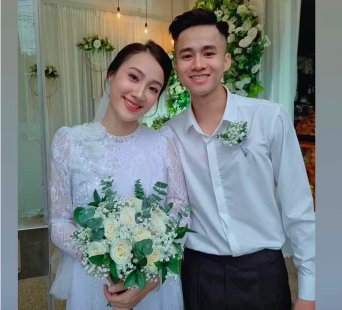 Tiền vệ Phan Thanh Hậu cưới vợ. Ảnh: FBNV