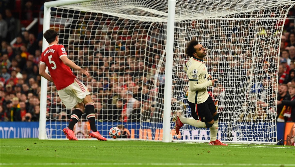 Một mình Salah đã hạ đo ván Man United. Ảnh: AFP.