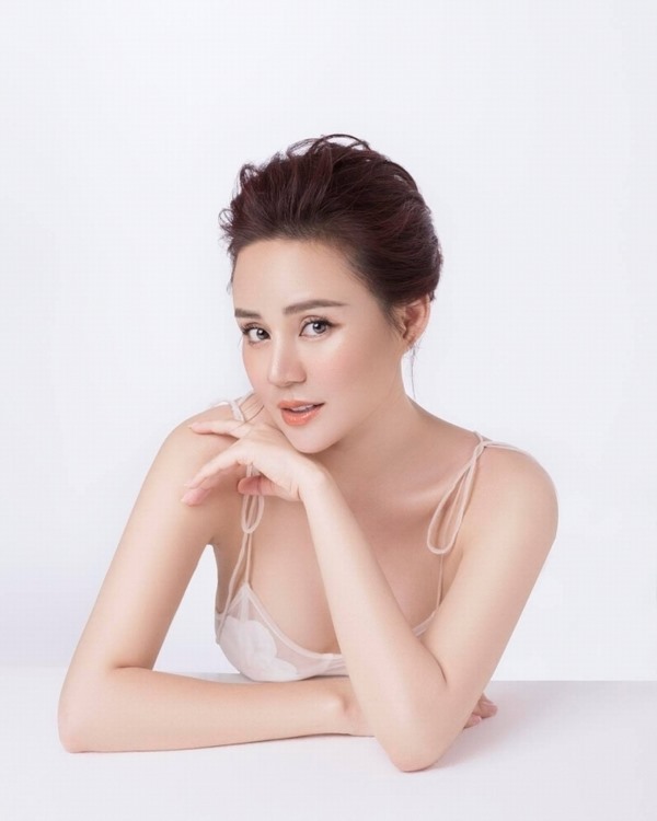 Ca sĩ Vy Oanh chính thức nộp đơn yêu cầu khởi tố bà Phương Hằng. Ảnh: NVCC