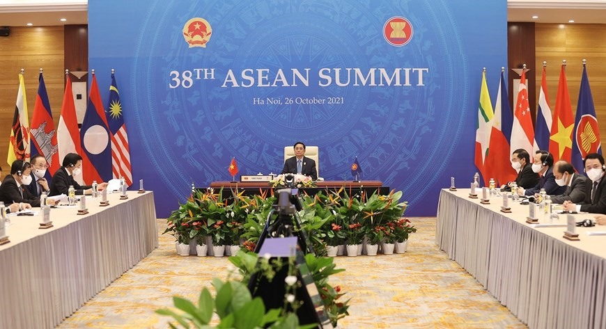 Thủ tướng Phạm Minh Chính dẫn đầu đoàn đại biểu cấp cao Việt Nam tham dự hội nghị cấp cao ASEAN 38. Ảnh: TTXVN