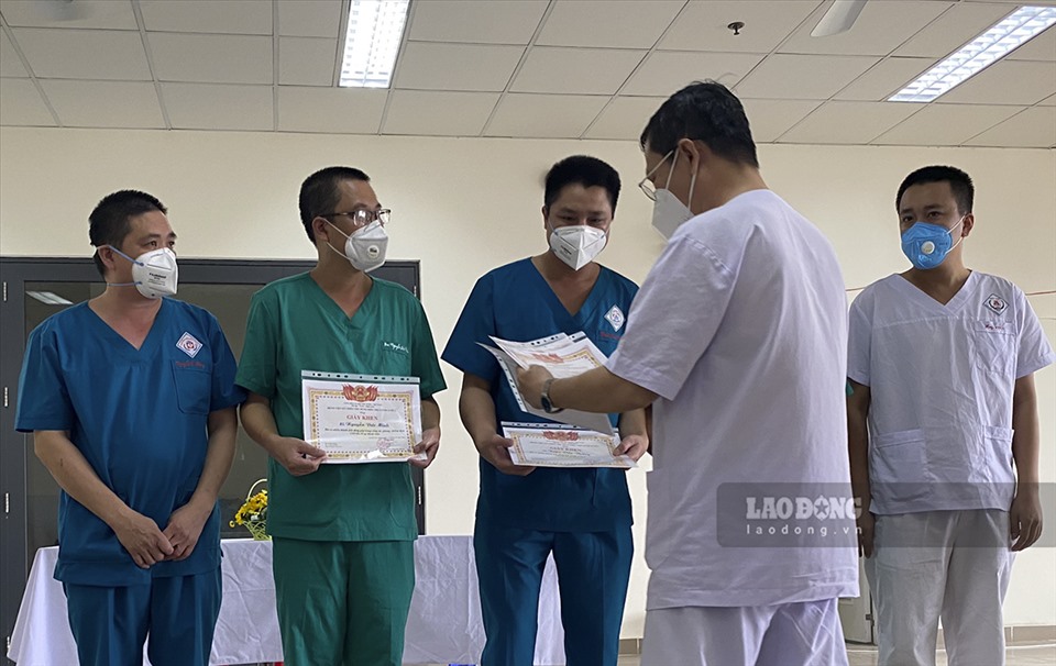 Trải qua nhiều ngày đêm chiến đấu không mệt mói, các y bác sỹ Điện Biên đã được lãnh đạo các địa phương ghi nhận và đánh giá cao.
