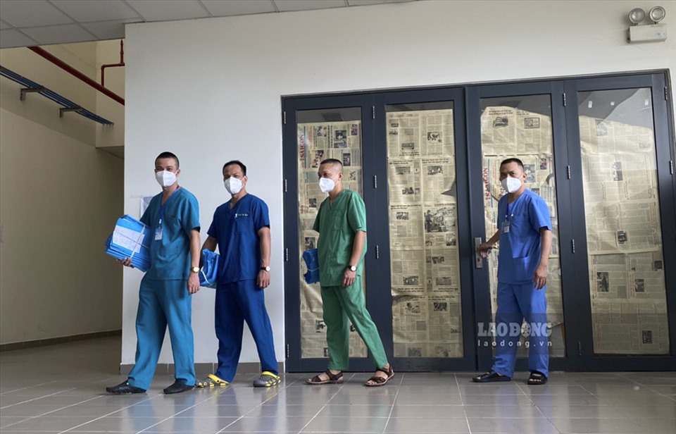 Sau khi chữa khỏi cho hàng chục nghìn bệnh nhân COVID-19, 101 y bác sỹ của tỉnh Điện Biên đã rời “mặt trận” để trở về.