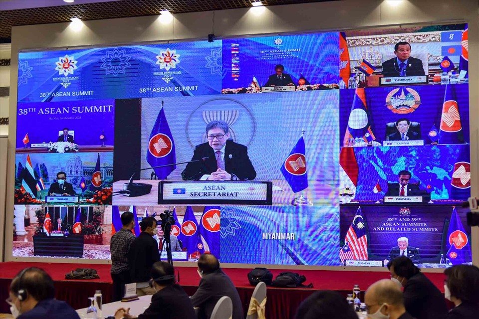 Các nhà lãnh đạo dự hội nghị cấp cao ASEAN lần thứ 38. Ảnh: BNG