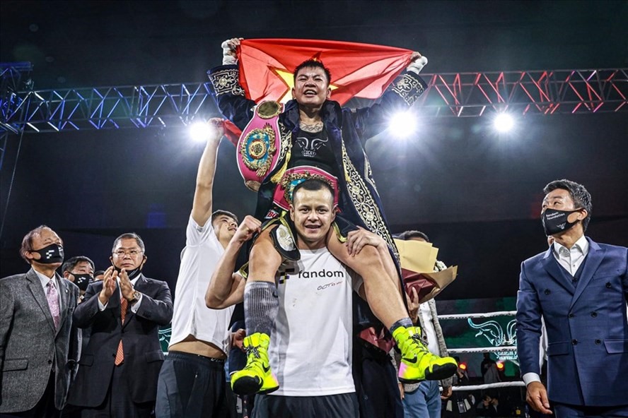 Nguyễn Thị Thu Nhi làm rạng danh boxing Việt Nam khi là võ sĩ đầu tiên đoạt đai WBO thế giới. Ảnh: Cocky Buffalo.
