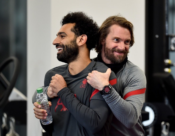 Salah và Andreas Kornmayer - huấn luyện viên thể lực của Liverpool. Ảnh: Liverpool