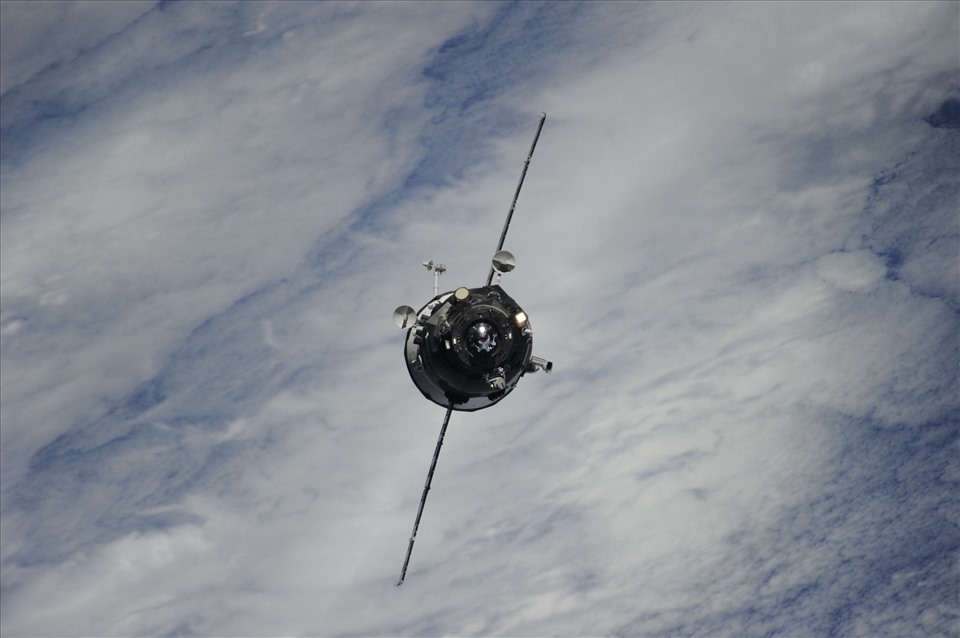 Tàu vũ trụ Nga đưa phi hành đoàn từ ISS về Trái đất. Ảnh: Roscosmos