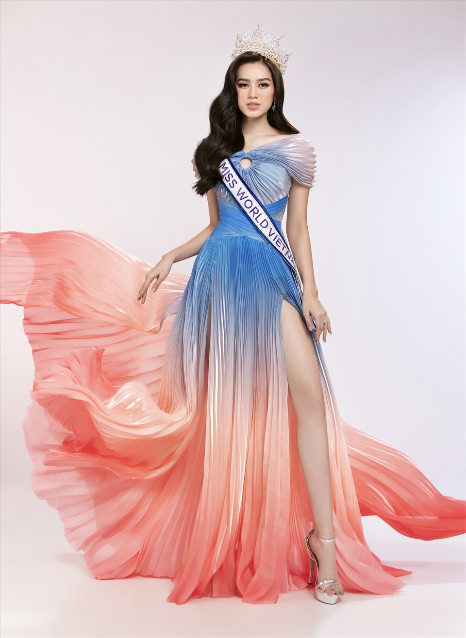 Sau gần 1 năm đăng quang Hoa hậu Việt Nam 2020, Hoa hậu Đỗ Thị Hà liên tục cập nhật những hoạt động tập luyện cũng như thay đổi phong cách để hoàn thiện bản thân trước ngày lên đường chinh chiến Miss World. Ảnh: Lê Thiện Viễn