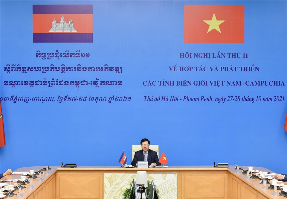 Phó Thủ tướng Phạm Bình Minh dự Hội nghị Hợp tác và Phát triển các tỉnh biên giới Việt Nam – Campuchia lần thứ 11, ngày 28.10. Ảnh: BNG