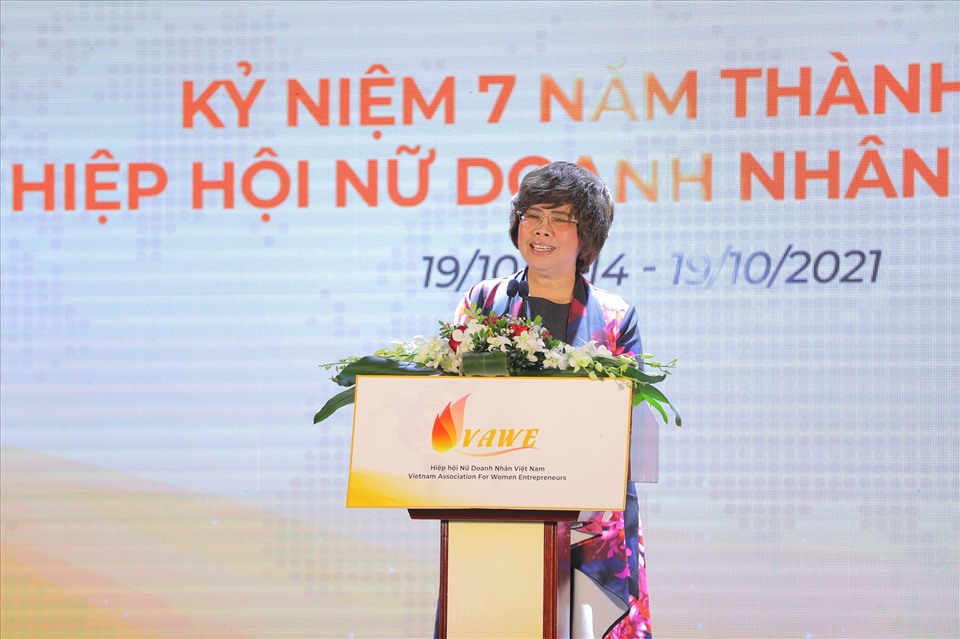 Bà Thái Hương, Chủ tịch Hiệp hội Nữ doanh nhân Việt Nam, Chủ tịch Hội đồng Chiến lược Tập đoàn TH chia sẻ về tầm nhìn và hướng đi của một doanh nghiệp đã đứng vững trong “bão Covid-19”.