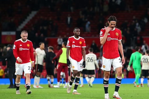 Trận thua 0-5 trước Liverpool như xát muối vào lòng các cầu thủ Manchester United. Ảnh: AFP.