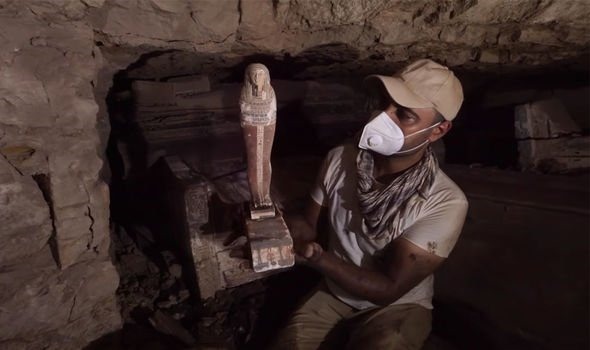 Một trong vô số bức tượng được tìm thấy trong lăng mộ Ai Cập. Ảnh: Smithsonian Channel