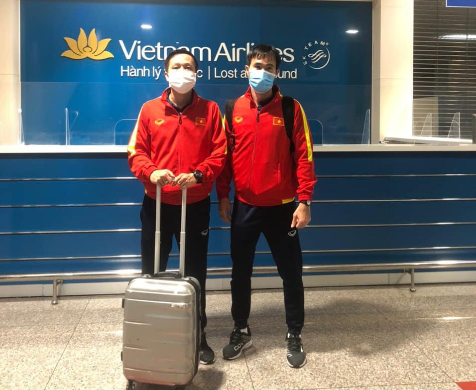 Huấn luyện viên Phạm Minh Giang (phải) và trợ lý Huỳnh Tấn Quốc có mặt ở Việt Nam. Ảnh: Vietnam Futsal Team