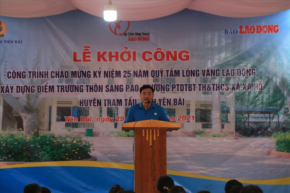 Ông Nguyễn Chương Phát - Chủ tịch Liên đoàn Lao động tỉnh Yên Bái - phát biểu tại lễ khởi công.