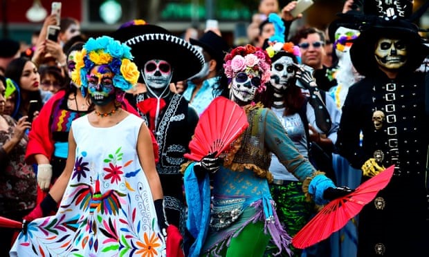 Buổi diễu hành Ngày của người chết tại Mexico. Ảnh: AFP