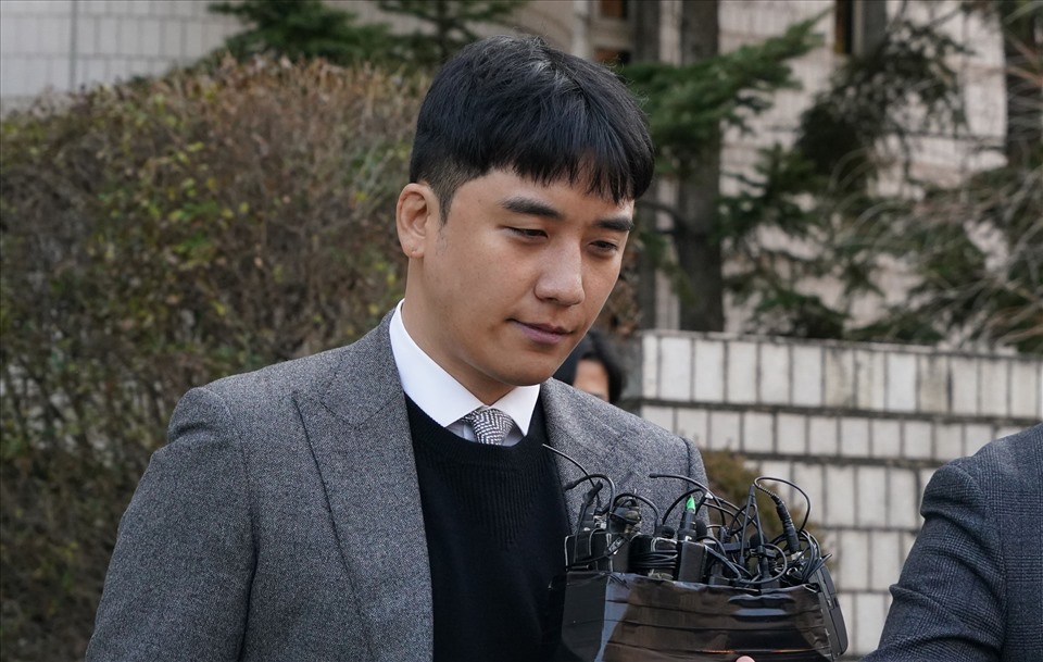 Seungri ngồi tù 3 năm vì nhiều tội danh, trong đó có mua dâm, môi giới mại dâm. Ảnh: Newsen