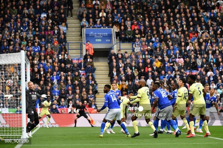 Arsenal tấn công khiến Leicester City choáng váng ở nửa đầu hiệp 1. Ảnh: AFP.