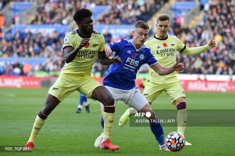 Harvey Barnes - một ngôi sao tấn công của Leicester City đã chơi rất tích cực khi vào sân. Tuy nhiên, những nỗ lực của anh đã không thể thắng được Ramsdale. Theo thống kê, thủ môn của Arsenal có đến 8 pha cứu thua trong trận, nhiều hơn gấp đôi Kasper Schmeichel.